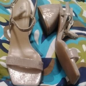 Van Eli New $195 Sparkle Taupe Chunky Heel Sandals Sz 8.5 N